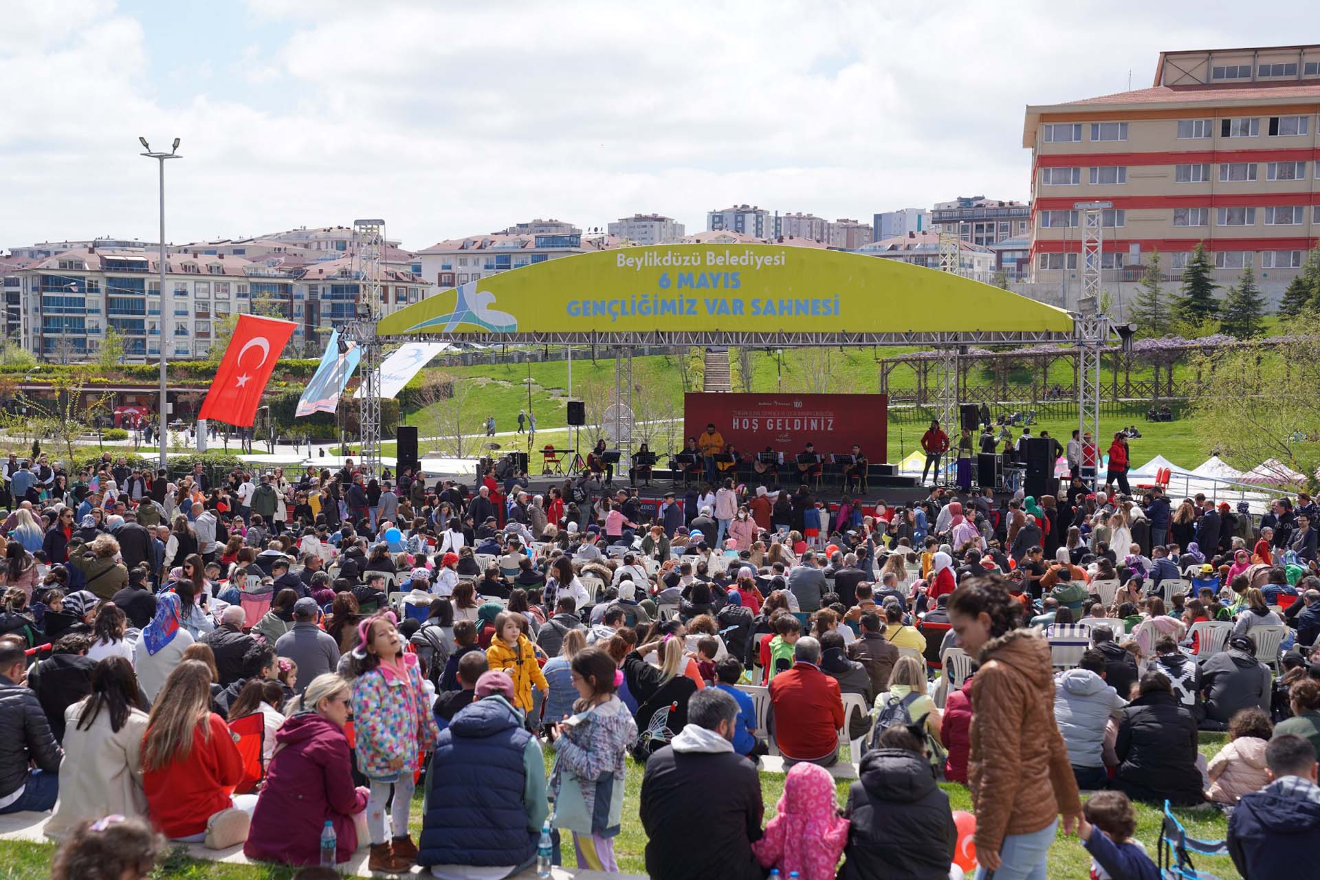 BAŞKAN ÇALIK, 23 NİSAN’I DEPREM BÖLGESİNDEKİ ÇOCUKLARLA KUTLADI