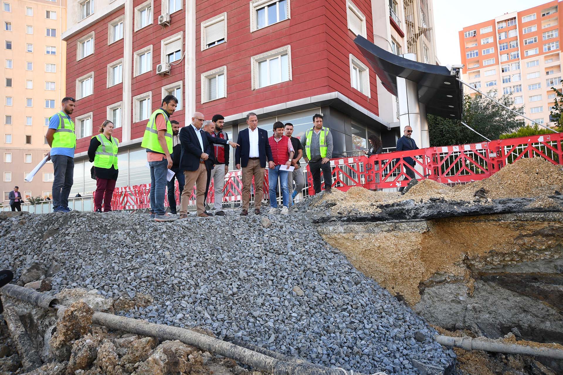 BEYLİKDÜZÜ’NDE BİR ALTYAPI SORUNU DAHA ÇÖZÜME KAVUŞUYOR