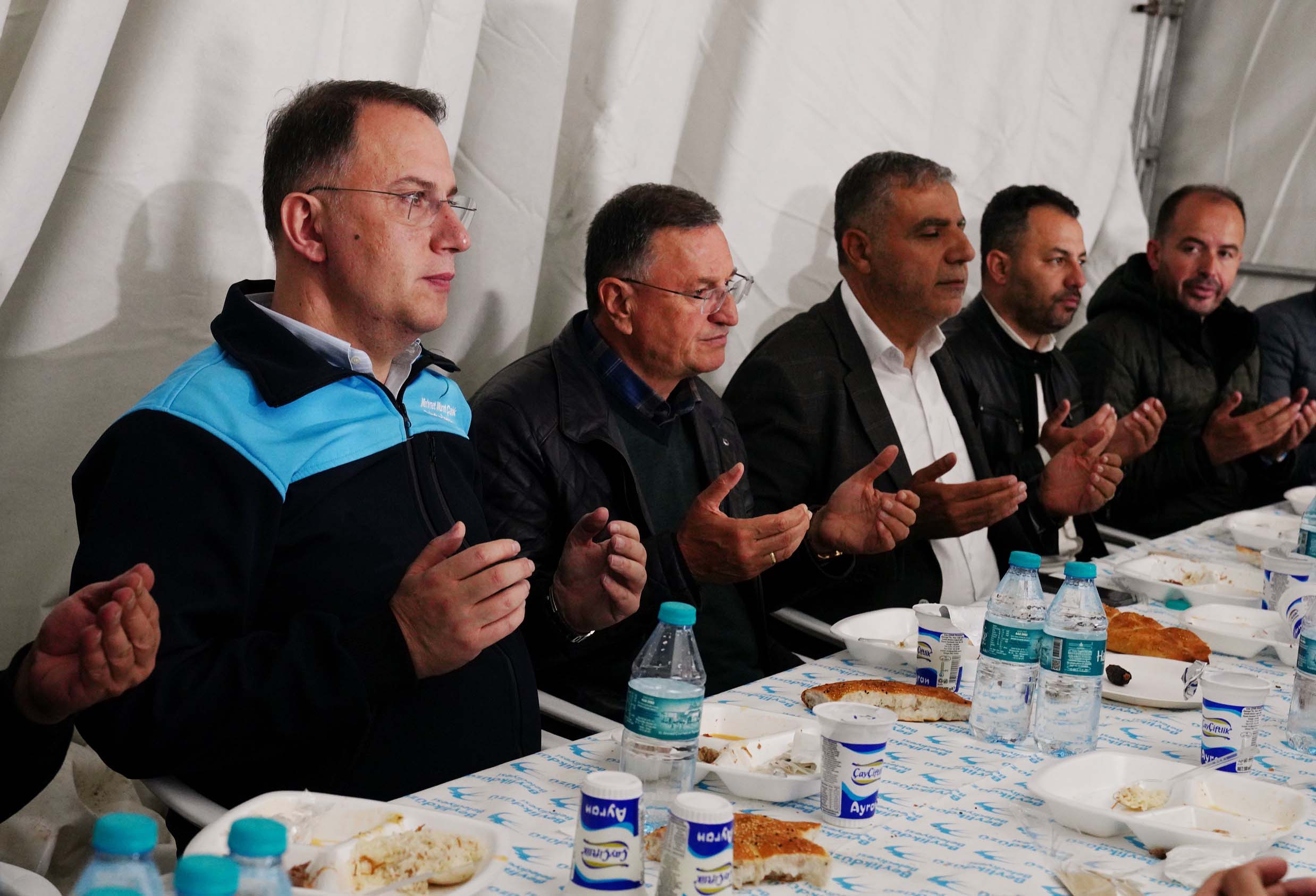 ÇALIK, İLK İFTARI HATAY’DAKİ DEPREMZEDELERLE BİRLİKTE YAPTI